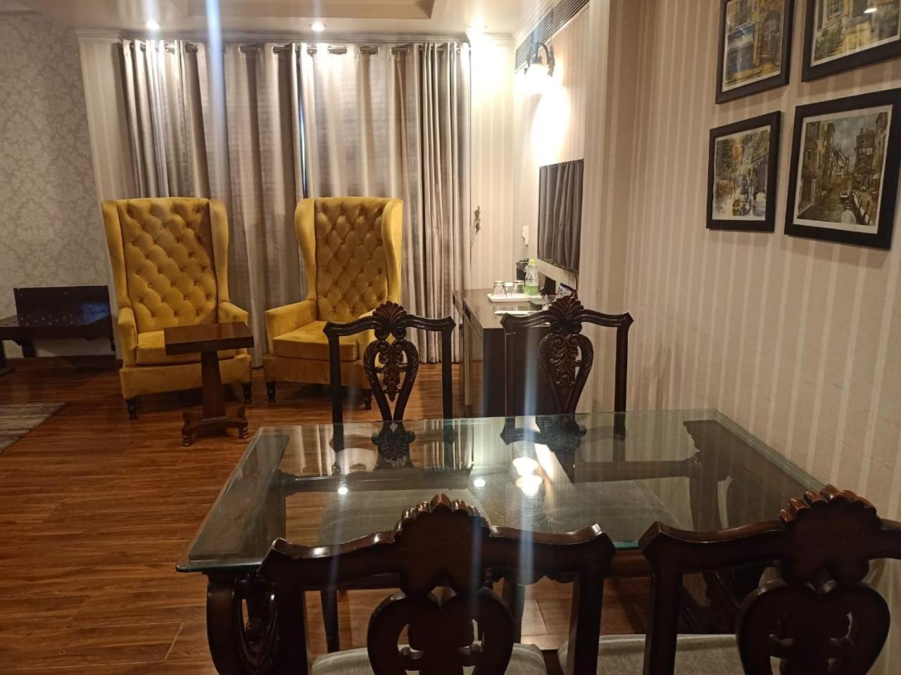 Rockland Hotel, C.R Park Nuova Delhi Esterno foto