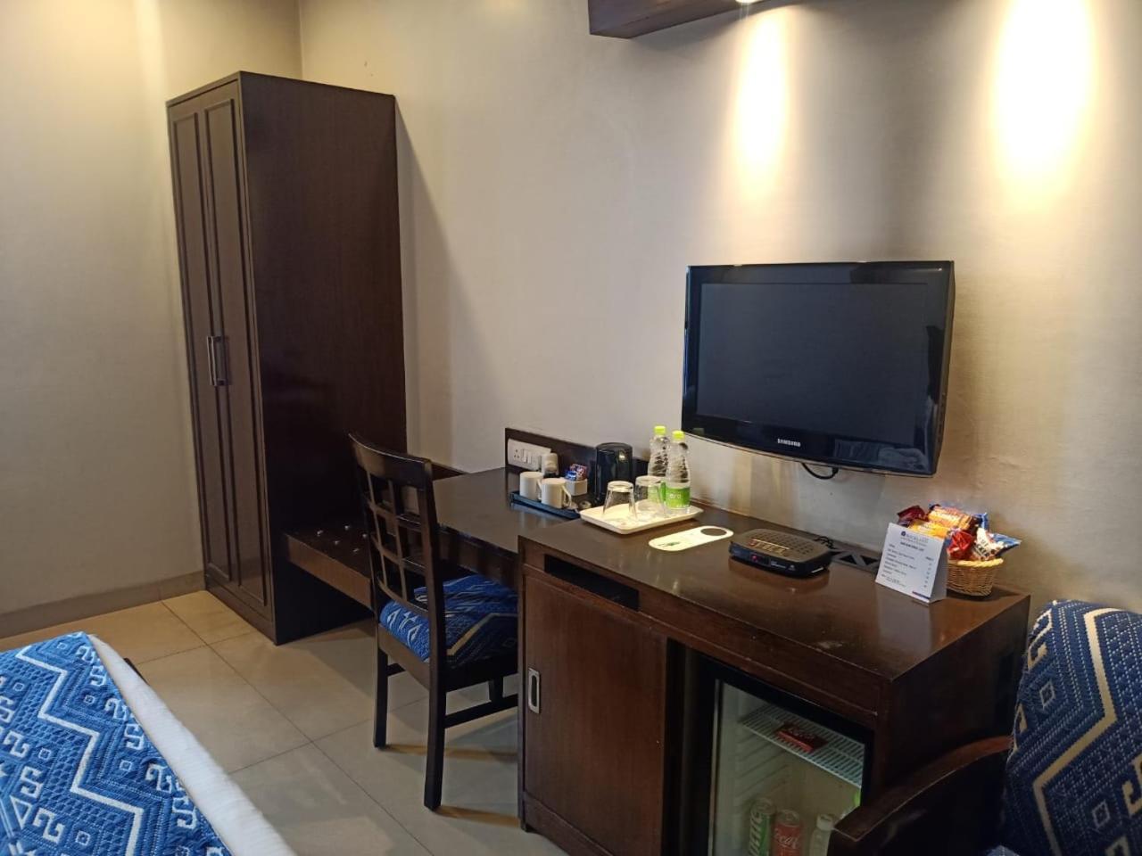 Rockland Hotel, C.R Park Nuova Delhi Esterno foto