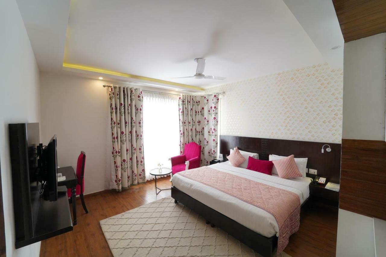 Rockland Hotel, C.R Park Nuova Delhi Esterno foto